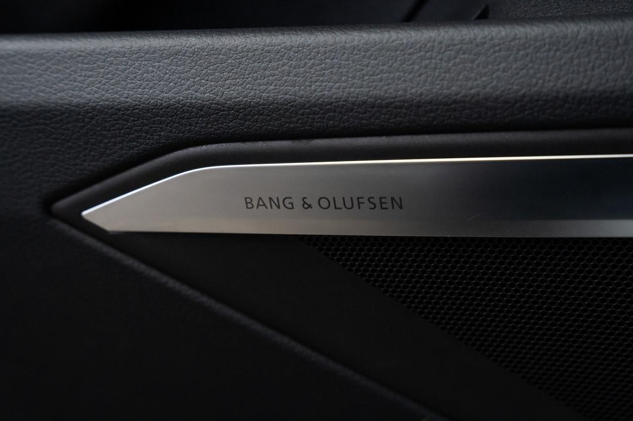 2024 Audi Q8 e-tron Prestige 1 Owner Vented Seats Black Optic Package Portland OR