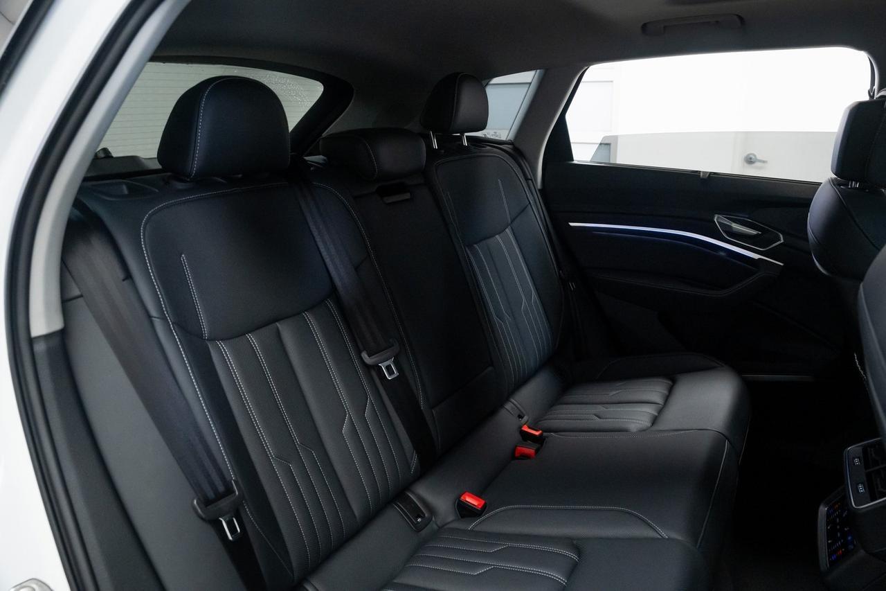 2024 Audi Q8 e-tron Prestige 1 Owner Vented Seats Black Optic Package Portland OR