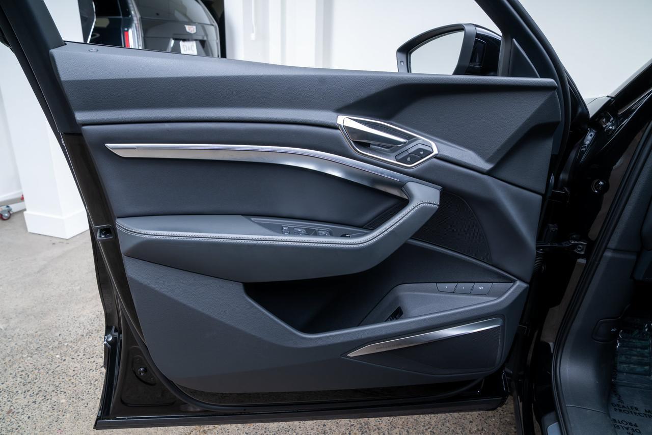 2024 Audi Q8 e-tron Prestige 1 Owner Ventilated Massage Seats / Head Up Display Portland OR