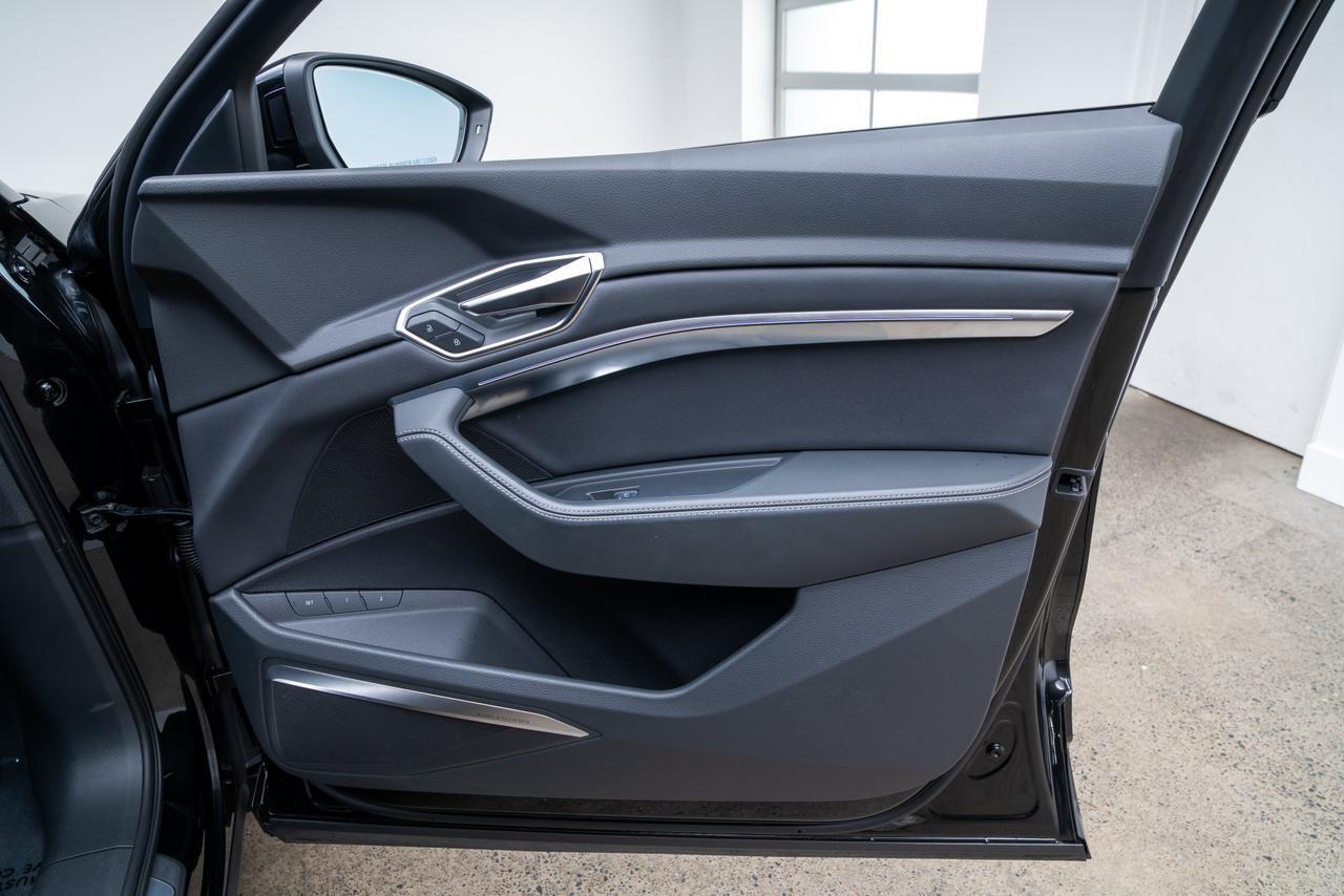 2024 Audi Q8 e-tron Prestige 1 Owner Ventilated Massage Seats / Head Up Display Portland OR