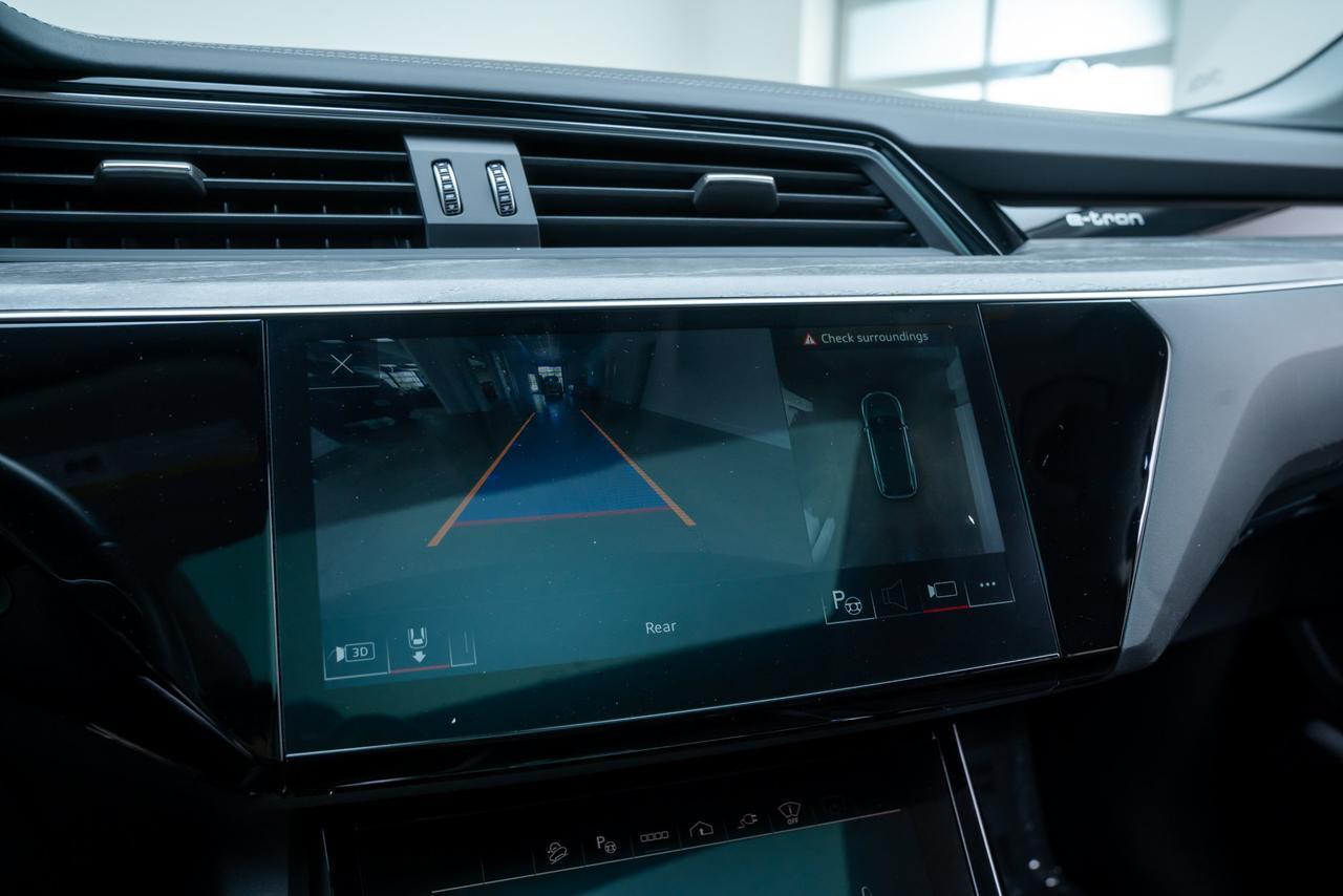 2024 Audi Q8 e-tron Prestige 1 Owner Ventilated Massage Seats / Head Up Display Portland OR