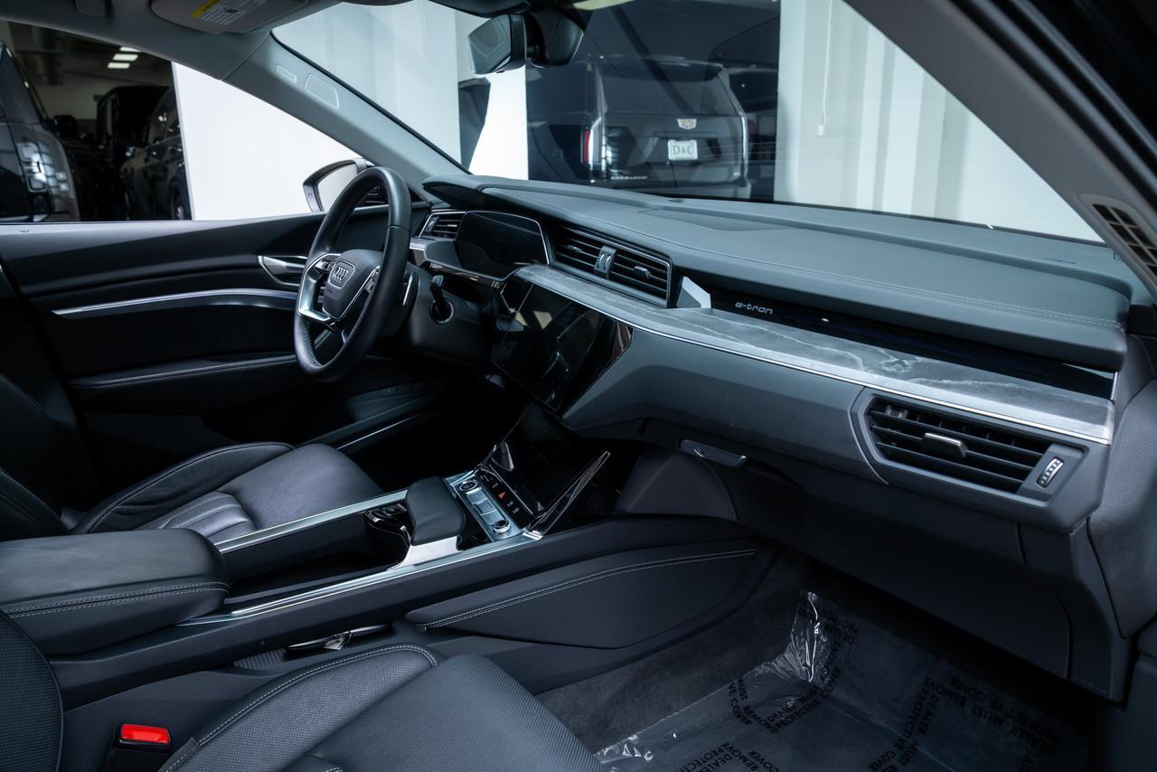 2024 Audi Q8 e-tron Prestige 1 Owner Ventilated Massage Seats / Head Up Display Portland OR