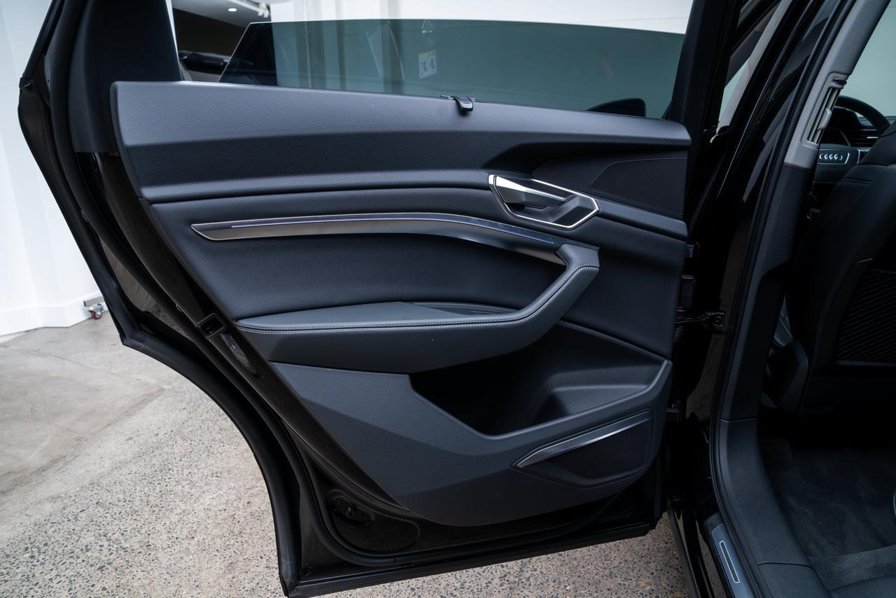 2024 Audi Q8 e-tron Prestige 1 Owner Ventilated Massage Seats / Head Up Display Portland OR
