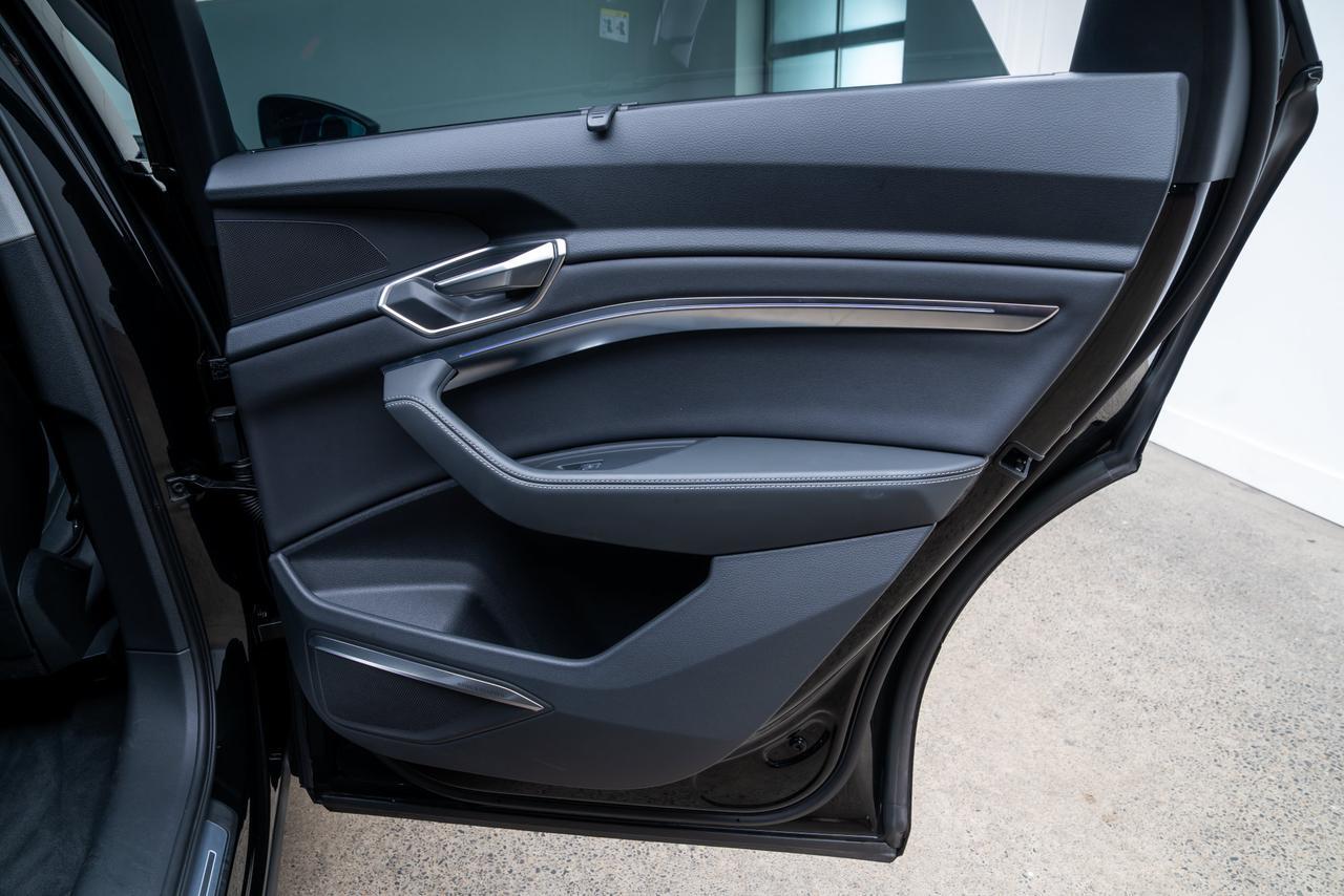2024 Audi Q8 e-tron Prestige 1 Owner Ventilated Massage Seats / Head Up Display Portland OR