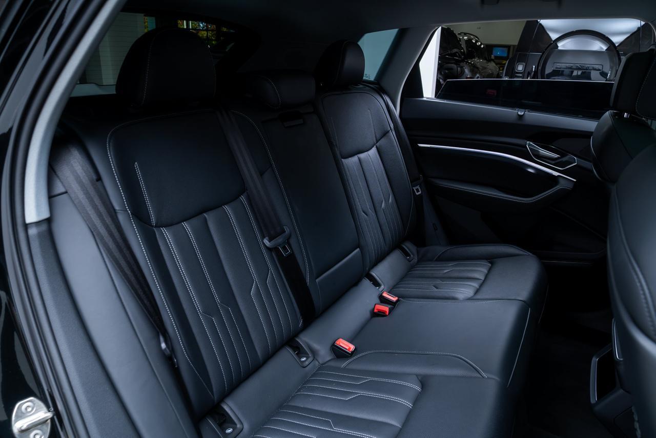 2024 Audi Q8 e-tron Prestige 1 Owner Ventilated Massage Seats / Head Up Display Portland OR