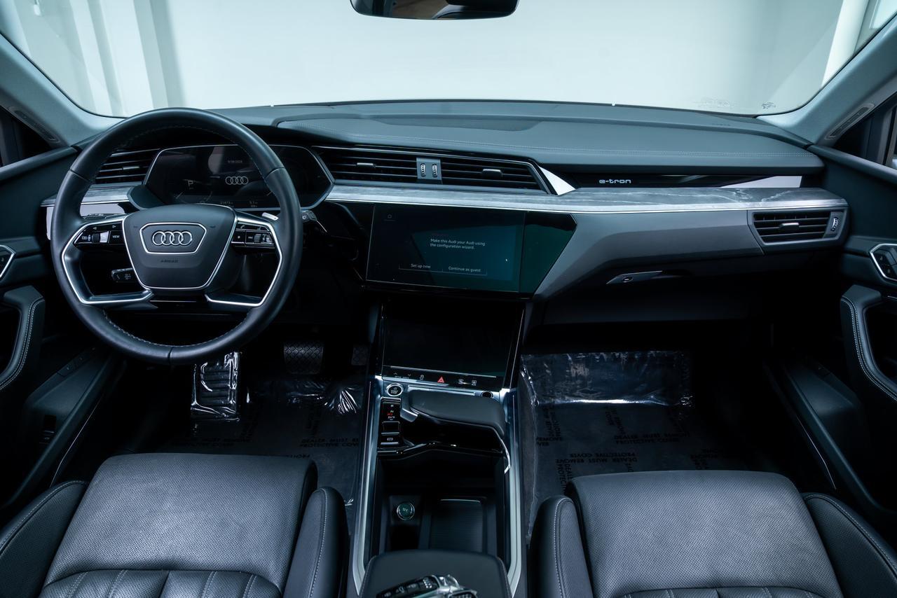 2024 Audi Q8 e-tron Prestige 1 Owner Ventilated Massage Seats / Head Up Display Portland OR
