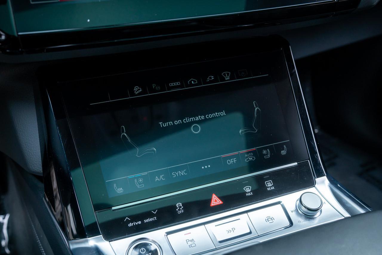 2024 Audi Q8 e-tron Prestige 1 Owner Ventilated Massage Seats / Head Up Display Portland OR