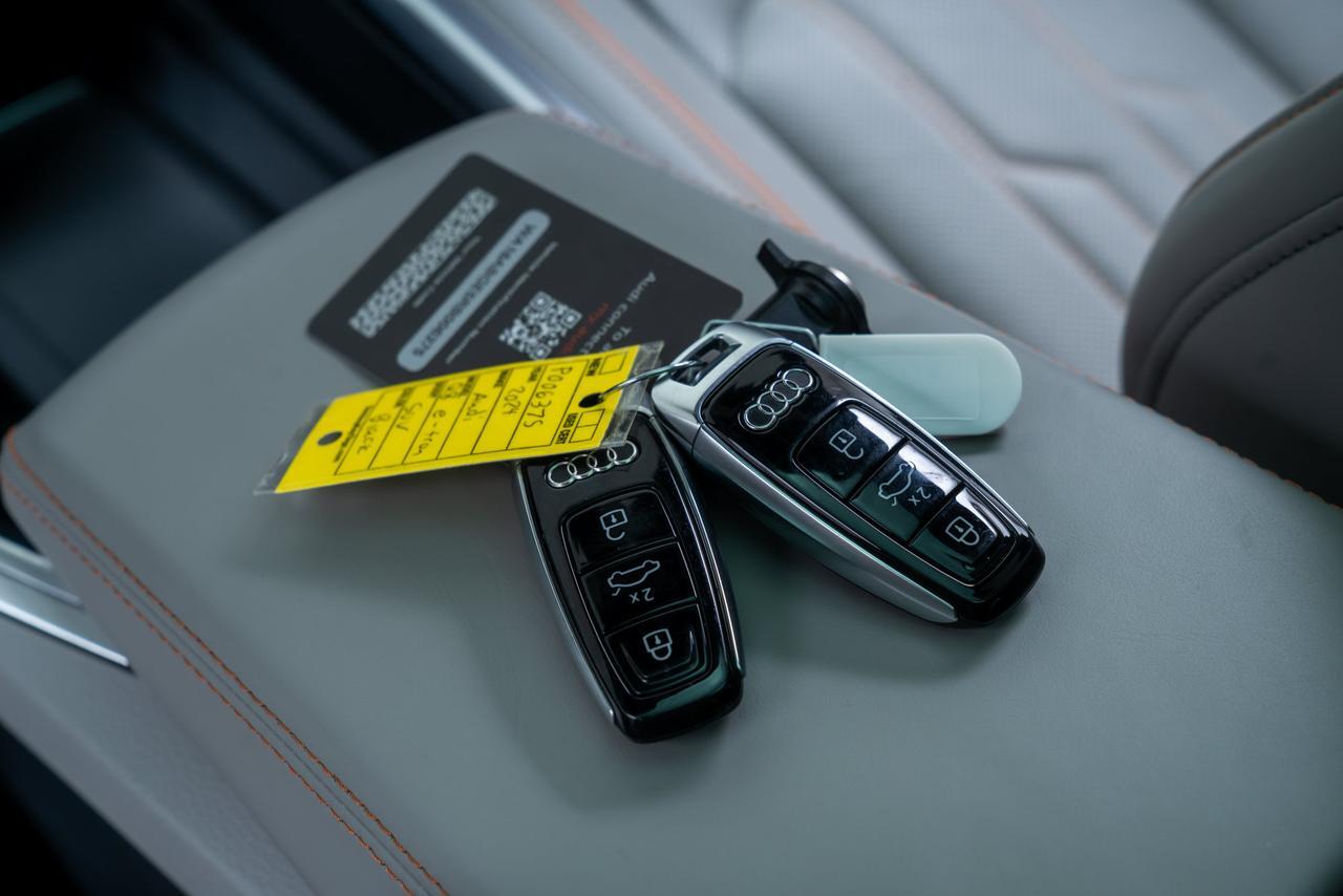 2024 Audi Q8 e-tron Prestige Launch Edition / Vented Massage Seats Portland OR