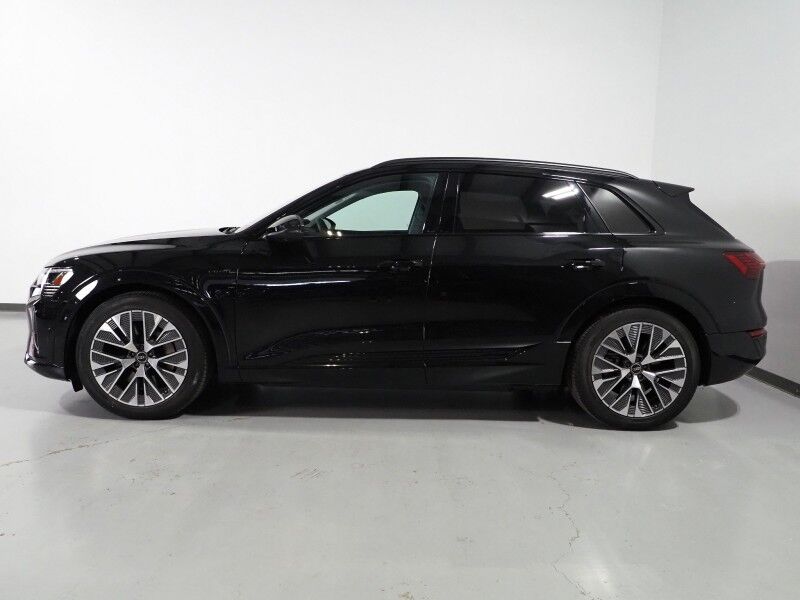 2024 Audi Q8 e-tron Prestige Quattro *BLACK OPTIC PKG, HEADS-UP DISPLAY, NAVIGATION, ADAPTIVE CRUISE, SAFETY ALERTS, 360 CAMERAS, PANO MOONROOF, LEATHER, CLIMATE/MASSAGE SEATS, BANG & OLUFSEN, WIRELESS CHARGING, ANDROID & APPLE Round Rock TX