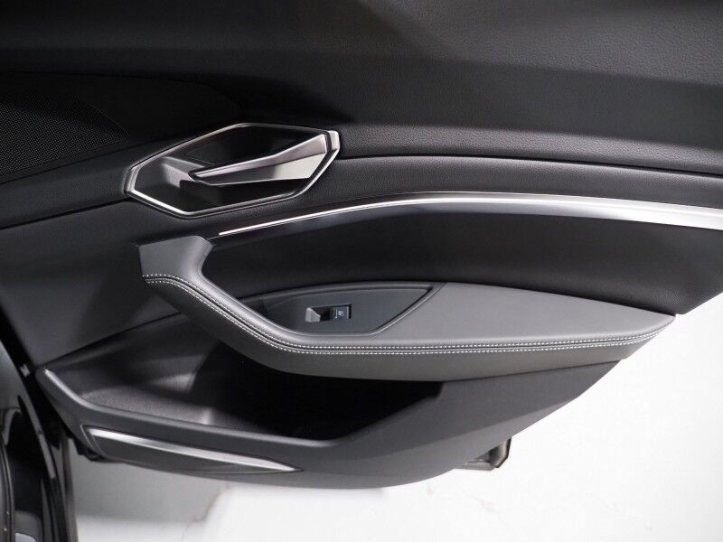 2024 Audi Q8 e-tron Prestige Quattro *BLACK OPTIC PKG, HEADS-UP DISPLAY, NAVIGATION, ADAPTIVE CRUISE, SAFETY ALERTS, 360 CAMERAS, PANO MOONROOF, LEATHER, CLIMATE/MASSAGE SEATS, BANG & OLUFSEN, WIRELESS CHARGING, ANDROID & APPLE Round Rock TX