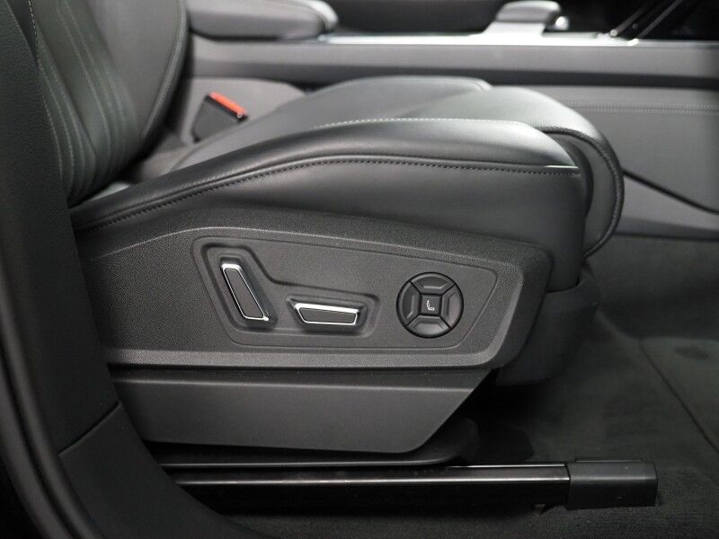 2024 Audi Q8 e-tron Prestige Quattro *BLACK OPTIC PKG, HEADS-UP DISPLAY, NAVIGATION, ADAPTIVE CRUISE, SAFETY ALERTS, 360 CAMERAS, PANO MOONROOF, LEATHER, CLIMATE/MASSAGE SEATS, BANG & OLUFSEN, WIRELESS CHARGING, ANDROID & APPLE Round Rock TX