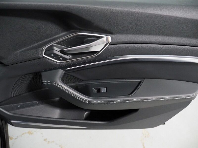 2024 Audi Q8 e-tron Prestige Quattro *BLACK OPTIC PKG, HEADS-UP DISPLAY, NAVIGATION, ADAPTIVE CRUISE, SAFETY ALERTS, 360 CAMERAS, PANO MOONROOF, LEATHER, CLIMATE/MASSAGE SEATS, BANG & OLUFSEN, WIRELESS CHARGING, ANDROID & APPLE Round Rock TX