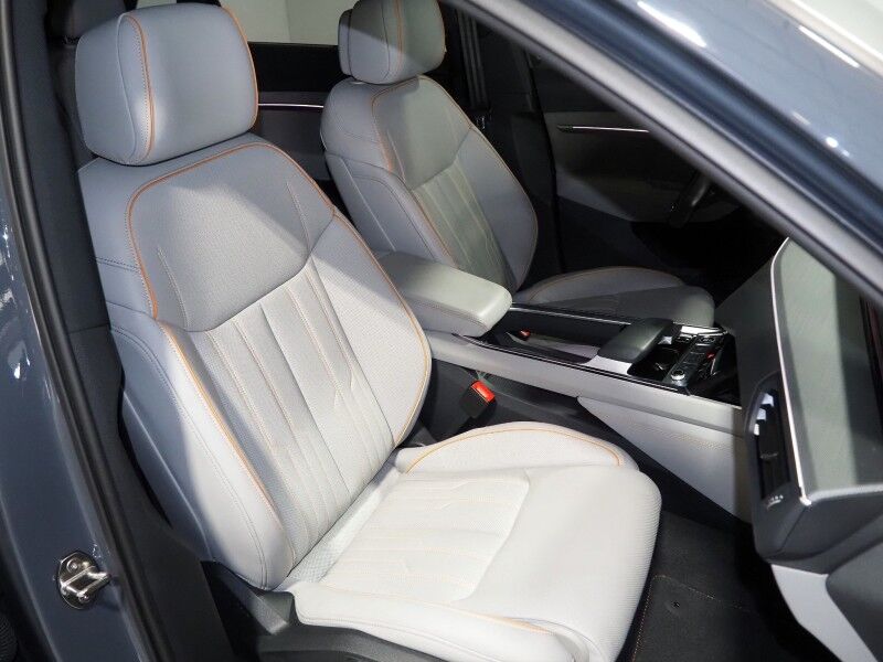2024 Audi Q8 e-tron Prestige Quattro *LAUNCH EDITION, HEADS-UP DISPLAY, NAVIGATION, ADAPTIVE CRUISE, SAFETY ALERTS, 360 CAMERAS, PANO MOONROOF, VALCONA/MILANO LEATHER, CLIMATE/MASSAGE SEATS, 21 INCH WHEELS, BANG & OLUFSEN, WIRELESS CHARGING, ANDROID & APPLE