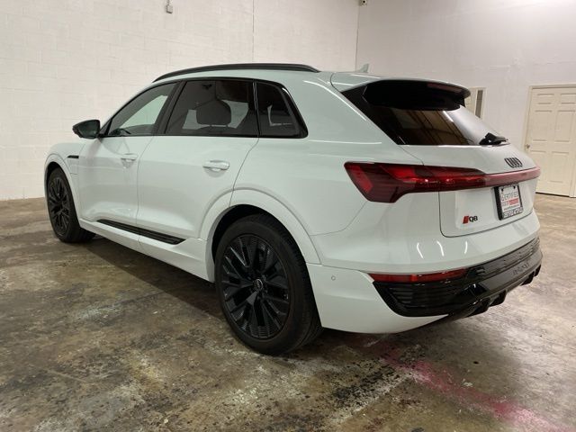 2024 Audi Q8 e-tron Prestige quattro