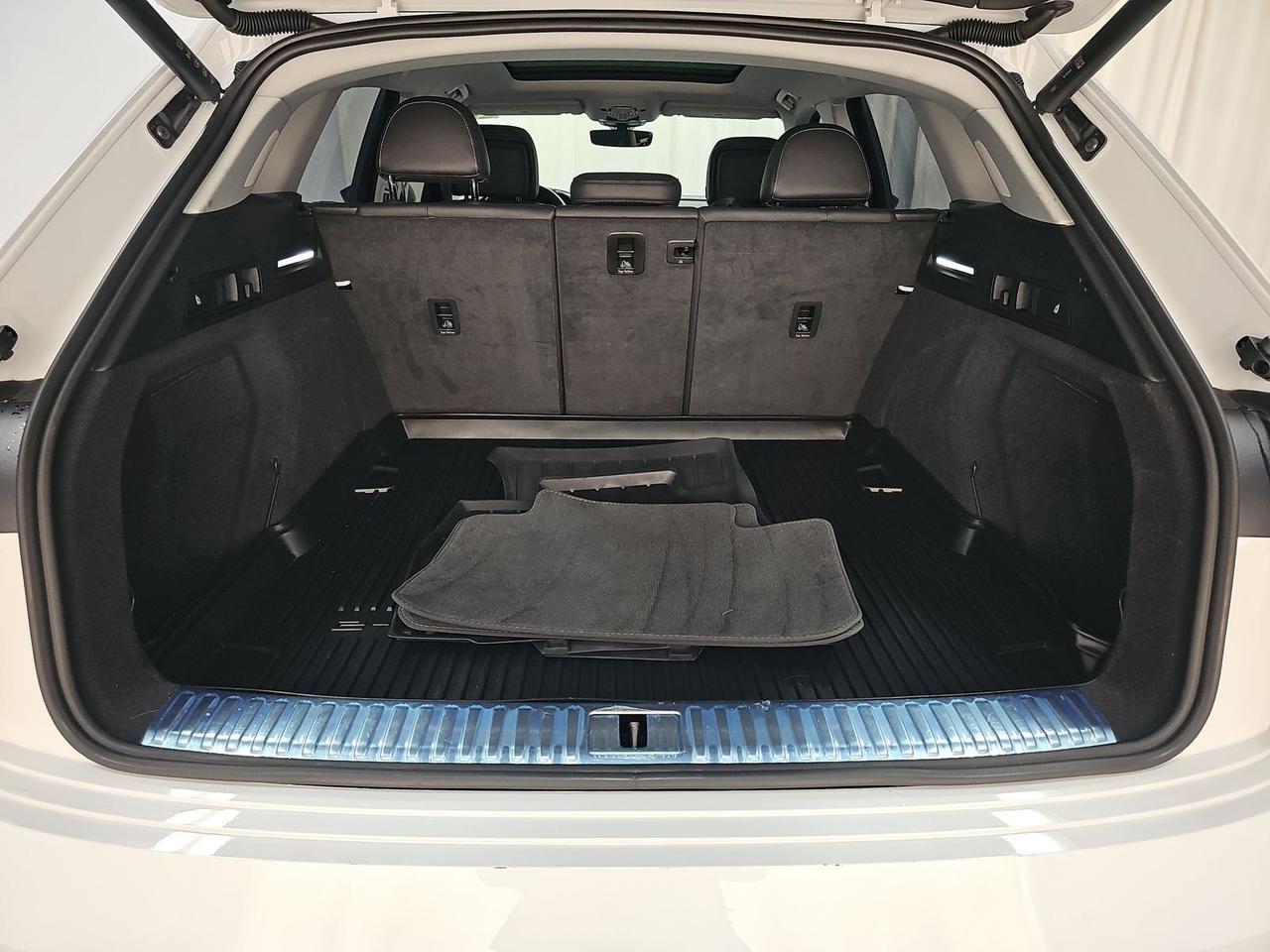 2024 Audi Q8 e-tron Prestige quattro Soft-Close Doors Massage Seats Portland OR