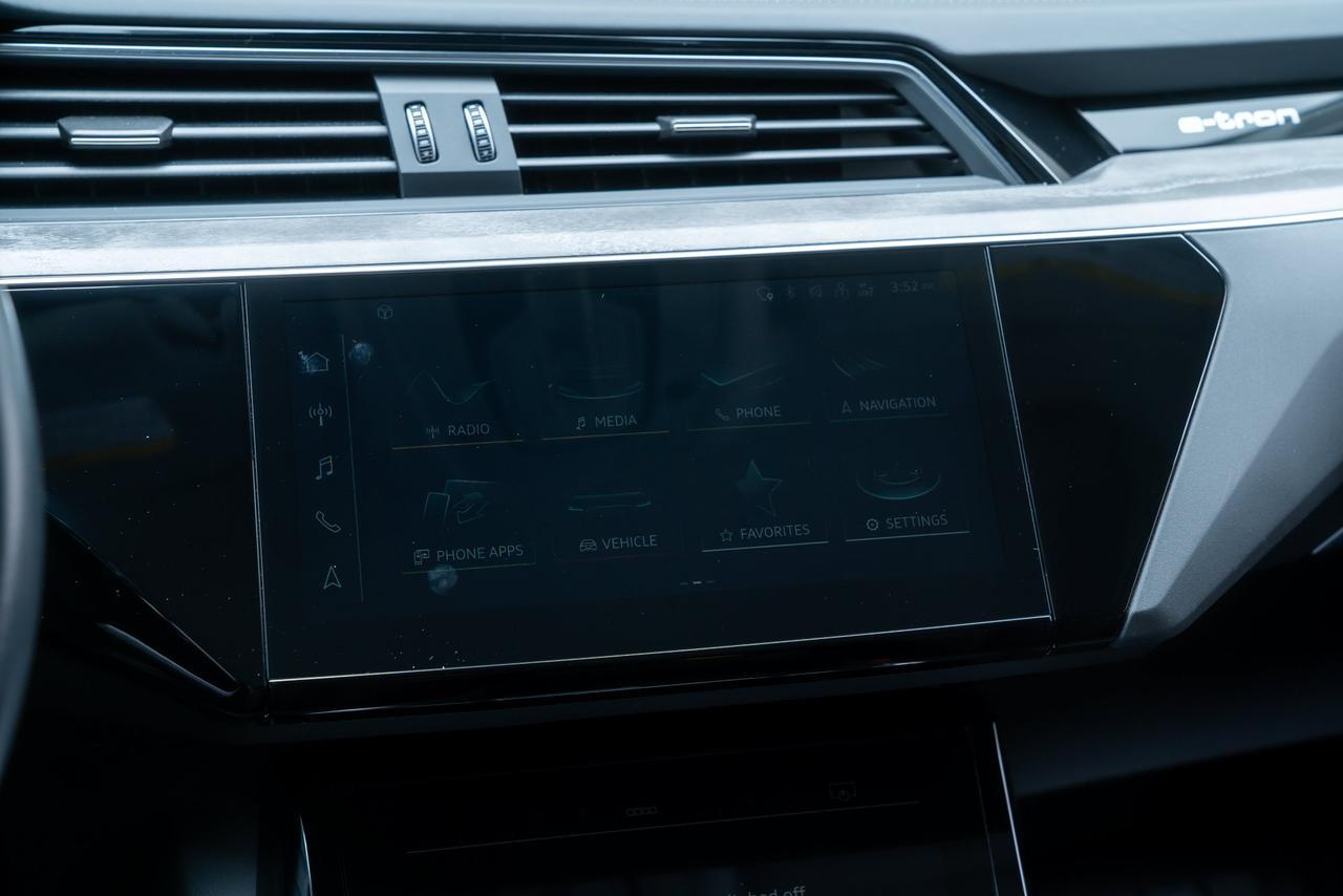2024 Audi Q8 e-tron Prestige quattro Vented Massage Seats / Head Up Display Portland OR