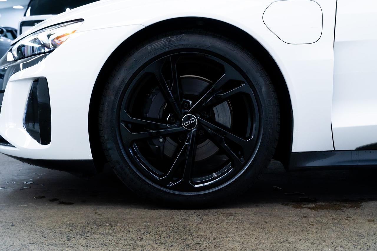 2024 Audi e-tron GT Premium Plus - Photo 7