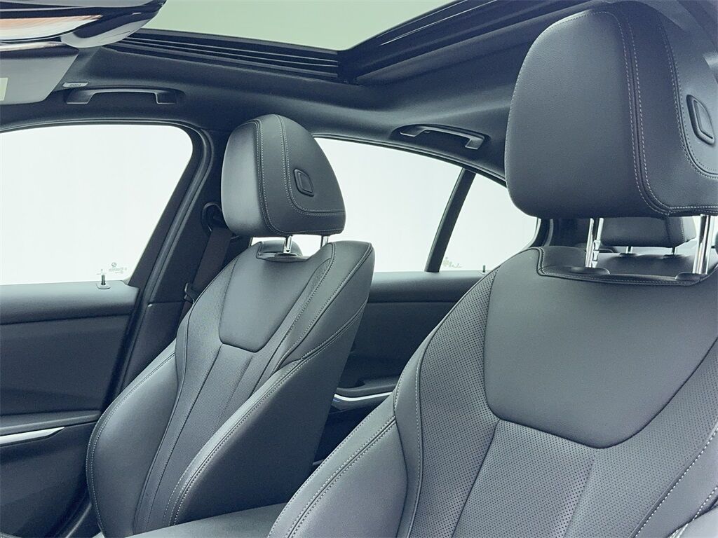 2024 Bmw 330i photo 32