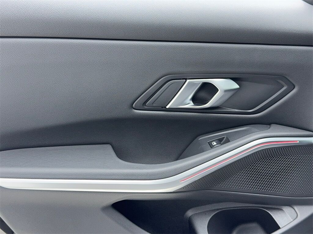 2024 Bmw 330i photo 39