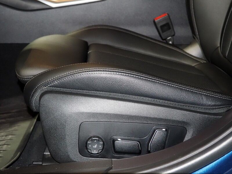 2024 BMW 3 Series 330i Sedan *DRIVING ASSIST PKG, HEADS-UP DISPLAY, NAVIGATION, CURVED DISPLAY, SAFETY ALERTS, BACKUP-CAMERA, COLOR TOUCHSCREEN, MOONROOF, HEATED SEATS/STEERING, COMFORT ACCESS, REMOTE START, 19 INCH WHEELS, WIRELESS CHARGING, ANDROID & APPLE Round Rock TX