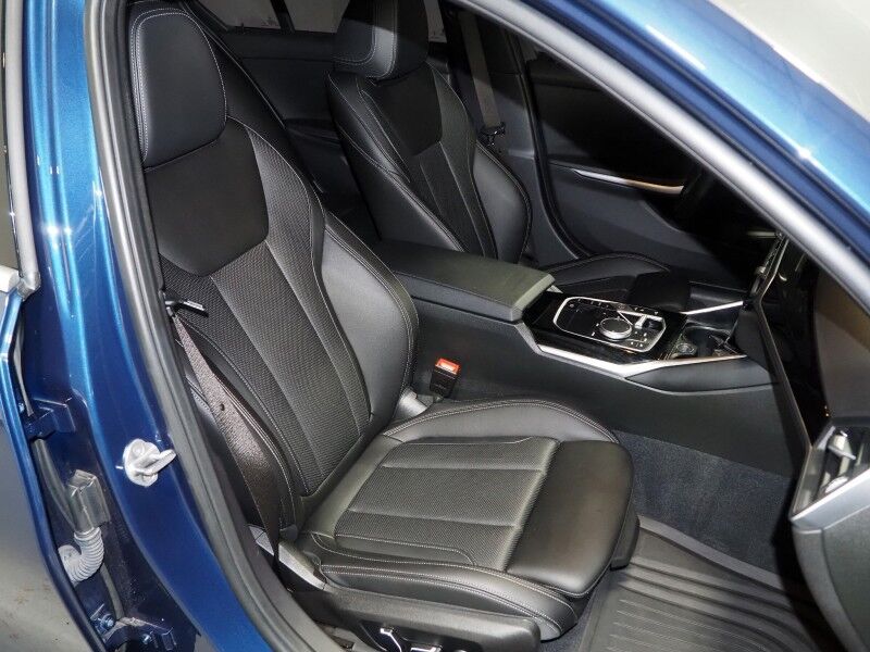 2024 BMW 3 Series 330i Sedan *DRIVING ASSIST PKG, HEADS-UP DISPLAY, NAVIGATION, CURVED DISPLAY, SAFETY ALERTS, BACKUP-CAMERA, COLOR TOUCHSCREEN, MOONROOF, HEATED SEATS/STEERING, COMFORT ACCESS, REMOTE START, 19 INCH WHEELS, WIRELESS CHARGING, ANDROID & APPLE Round Rock TX