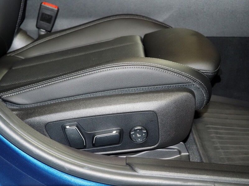 2024 BMW 3 Series 330i Sedan *DRIVING ASSIST PKG, HEADS-UP DISPLAY, NAVIGATION, CURVED DISPLAY, SAFETY ALERTS, BACKUP-CAMERA, COLOR TOUCHSCREEN, MOONROOF, HEATED SEATS/STEERING, COMFORT ACCESS, REMOTE START, 19 INCH WHEELS, WIRELESS CHARGING, ANDROID & APPLE Round Rock TX