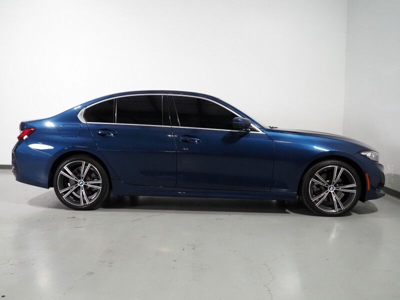 2024 BMW 3 Series 330i Sedan *DRIVING ASSIST PKG, HEADS-UP DISPLAY, NAVIGATION, CURVED DISPLAY, SAFETY ALERTS, BACKUP-CAMERA, COLOR TOUCHSCREEN, MOONROOF, HEATED SEATS/STEERING, COMFORT ACCESS, REMOTE START, 19 INCH WHEELS, WIRELESS CHARGING, ANDROID & APPLE Round Rock TX