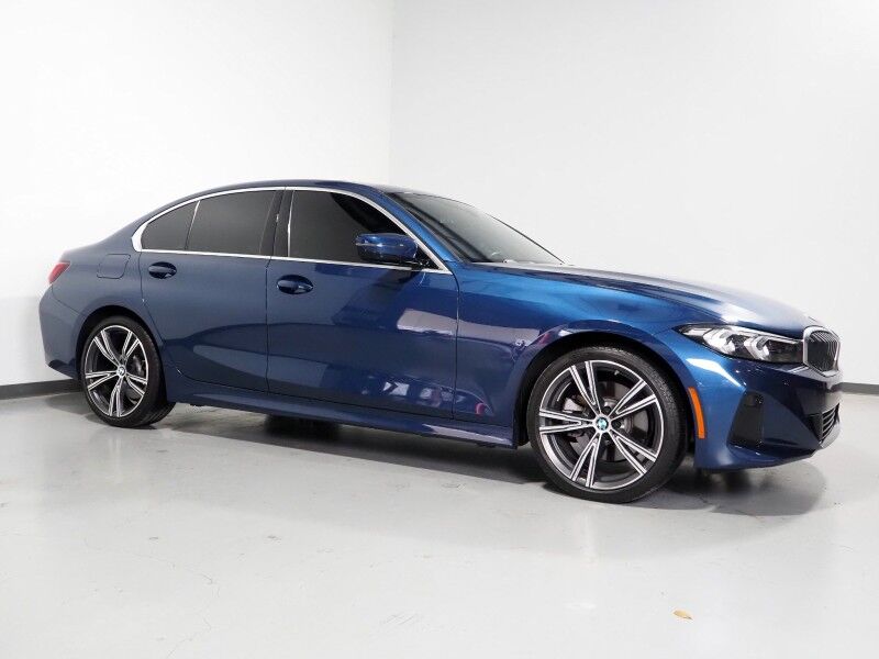 2024 BMW 3 Series 330i Sedan *DRIVING ASSIST PKG, HEADS-UP DISPLAY, NAVIGATION, CURVED DISPLAY, SAFETY ALERTS, BACKUP-CAMERA, COLOR TOUCHSCREEN, MOONROOF, HEATED SEATS/STEERING, COMFORT ACCESS, REMOTE START, 19 INCH WHEELS, WIRELESS CHARGING, ANDROID & APPLE