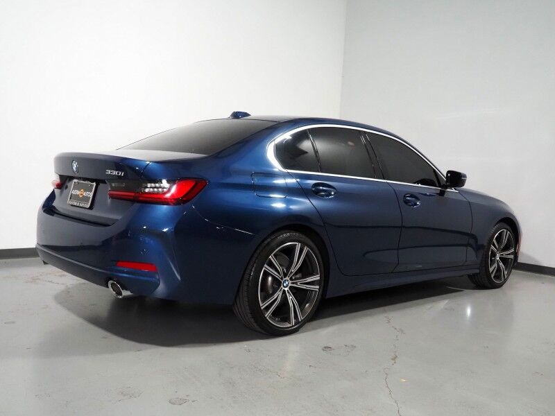2024 BMW 3 Series 330i Sedan *DRIVING ASSIST PKG, HEADS-UP DISPLAY, NAVIGATION, CURVED DISPLAY, SAFETY ALERTS, BACKUP-CAMERA, COLOR TOUCHSCREEN, MOONROOF, HEATED SEATS/STEERING, COMFORT ACCESS, REMOTE START, 19 INCH WHEELS, WIRELESS CHARGING, ANDROID & APPLE Round Rock TX