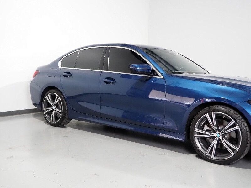 2024 BMW 3 Series 330i Sedan *DRIVING ASSIST PKG, HEADS-UP DISPLAY, NAVIGATION, CURVED DISPLAY, SAFETY ALERTS, BACKUP-CAMERA, COLOR TOUCHSCREEN, MOONROOF, HEATED SEATS/STEERING, COMFORT ACCESS, REMOTE START, 19 INCH WHEELS, WIRELESS CHARGING, ANDROID & APPLE Round Rock TX