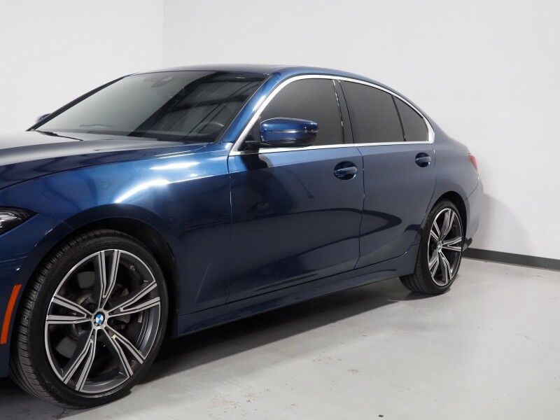 2024 BMW 3 Series 330i Sedan *DRIVING ASSIST PKG, HEADS-UP DISPLAY, NAVIGATION, CURVED DISPLAY, SAFETY ALERTS, BACKUP-CAMERA, COLOR TOUCHSCREEN, MOONROOF, HEATED SEATS/STEERING, COMFORT ACCESS, REMOTE START, 19 INCH WHEELS, WIRELESS CHARGING, ANDROID & APPLE Round Rock TX