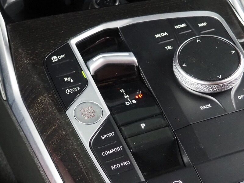 2024 BMW 3 Series 330i Sedan *DRIVING ASSIST PKG, NAVIGATION, SAFETY ALERTS, CURVED DISPLAY, BACKUP-CAMERA, COLOR TOUCHSCREEN, MOONROOF, HEATED SEATS, COMFORT ACCESS, 19 INCH WHEELS, WIRELESS CHARGING, ANDROID & APPLE Round Rock TX