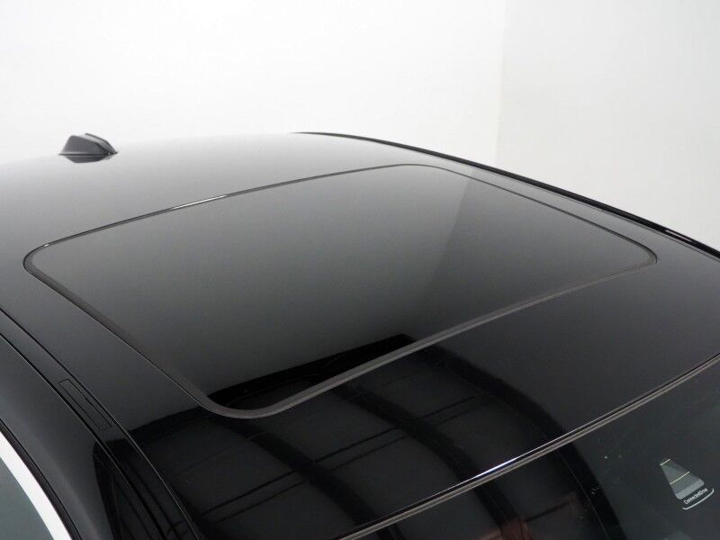 2024 BMW 3 Series 330i Sedan *DRIVING ASSIST PKG, NAVIGATION, SAFETY ALERTS, CURVED DISPLAY, BACKUP-CAMERA, COLOR TOUCHSCREEN, MOONROOF, HEATED SEATS, COMFORT ACCESS, 19 INCH WHEELS, WIRELESS CHARGING, ANDROID & APPLE Round Rock TX