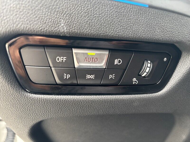 2024 BMW 3 Series 330i w/CONVENIENCE PKG. 19in WHEELS Seffner FL