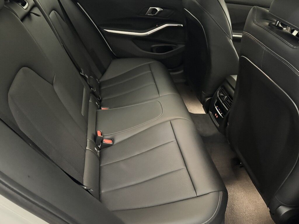 2024 BMW 3 Series 330i xDrive w/Driving Assistance Maumee OH