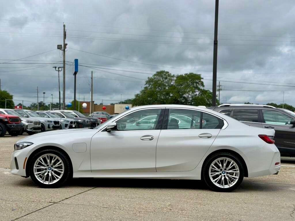 2024 BMW 330e sDrive