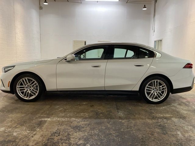 2024 BMW 5 Series 530i