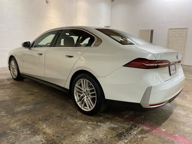 2024 BMW 5 Series 530i