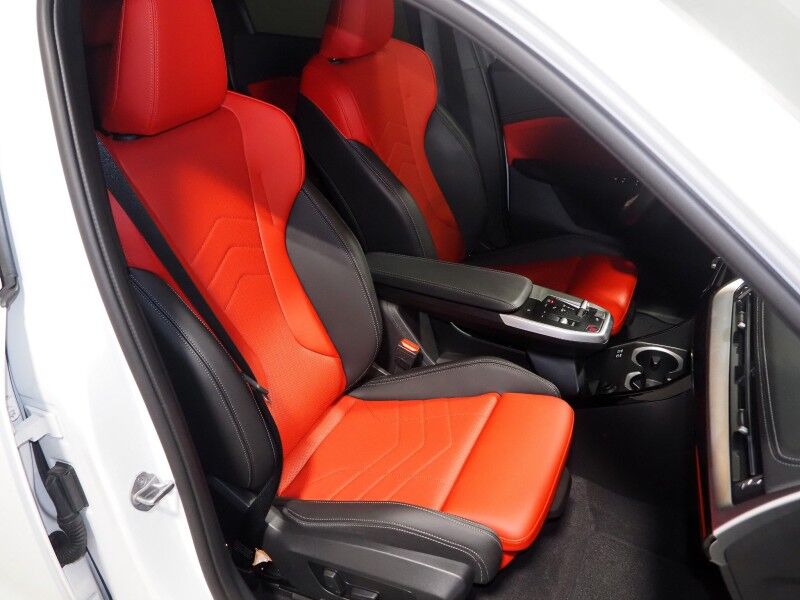 2024 BMW X1 xDrive28i AWD *TECHNOLOGY PKG, HEADS-UP DISPLAY, NAVIGATION, LIVE COCKPIT PRO, SAFETY ALERTS, 360 VIEW CAMERAS, PANORAMA MOONROOF, HEATED SEATS/STEERING, POWER LIFTGATE, 19 INCH WHEELS, WIRELESS CHARGING, ANDROID & APPLE