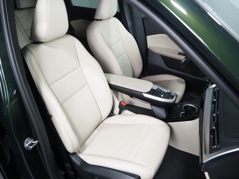 2024 BMW X1 xDrive28i AWD *TECHNOLOGY PKG, HEADS-UP DISPLAY, NAVIGATION, LIVE COCKPIT PRO, SAFETY ALERTS, 360 VIEW CAMERAS, PANORAMA MOONROOF, HEATED SEATS/STEERING, POWER LIFTGATE, REMOTE START, WIRELESS CHARGING, ANDROID & APPLE