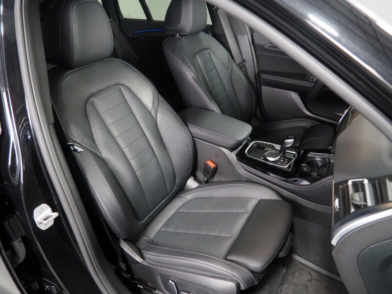 2024 BMW X4 M40i AWD *DRIVING ASSIST PRO, HEADS-UP DISPLAY, NAVIGATION, LIVE COCKPIT PRO, ADAPTIVE CRUISE, SAFETY ALERTS, 360 VIEW CAMERAS, PANORAMA MOONROOF, LEATHER, CLIMATE SEATS, HEATED STEERING, REMOTE START, 21 INCH WHEELS, HARMAN/KARDON, WIRELESS CHARGING