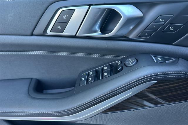 2024 BMW X5 M60i M60i