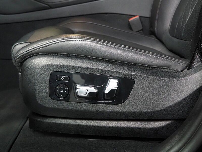 2024 BMW X6 M60i AWD *EXECUTIVE PKG, DRIVING ASSIST PRO, HEADS-UP DISPLAY, NAVIGATION, ADAPTIVE CRUISE, SAFETY ALERTS, 360 CAMERAS, PANO SKY LOUNGE ROOF, LEATHER, CLIMATE/MULTI-CONTOUR SEATS, HEATED STEERING, 22 INCH WHEELS, BOWERS & WILKINS Round Rock TX