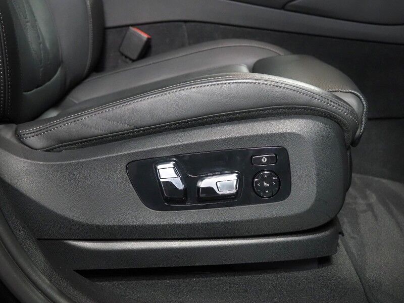 2024 BMW X6 M60i AWD *EXECUTIVE PKG, DRIVING ASSIST PRO, HEADS-UP DISPLAY, NAVIGATION, ADAPTIVE CRUISE, SAFETY ALERTS, 360 CAMERAS, PANO SKY LOUNGE ROOF, LEATHER, CLIMATE/MULTI-CONTOUR SEATS, HEATED STEERING, 22 INCH WHEELS, BOWERS & WILKINS Round Rock TX