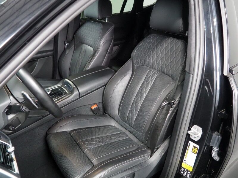 2024 BMW X6 M60i AWD *EXECUTIVE PKG, DRIVING ASSIST PRO, HEADS-UP DISPLAY, NAVIGATION, ADAPTIVE CRUISE, SAFETY ALERTS, 360 CAMERAS, PANO SKY LOUNGE ROOF, LEATHER, CLIMATE/MULTI-CONTOUR SEATS, HEATED STEERING, 22 INCH WHEELS, BOWERS & WILKINS Round Rock TX