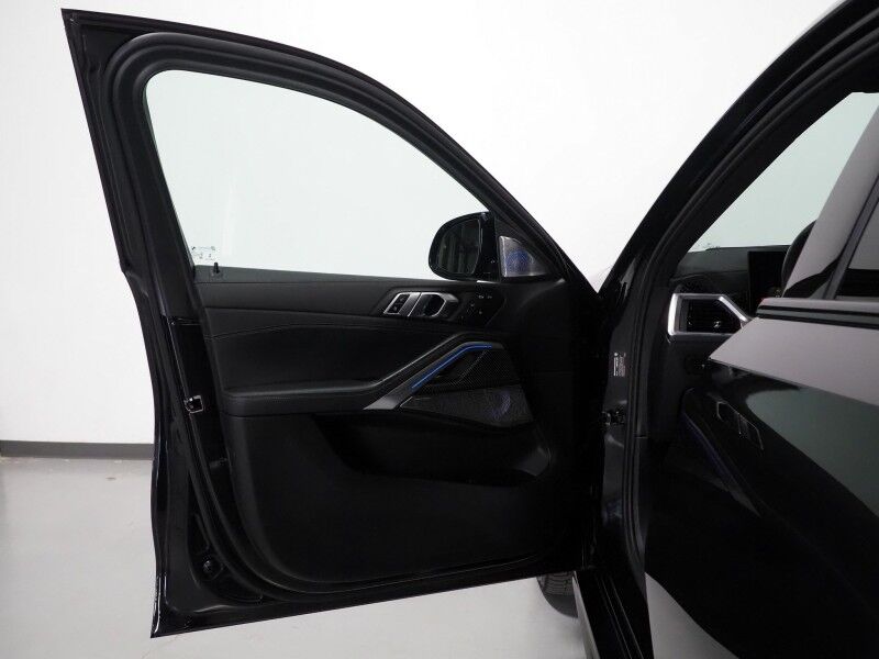 2024 BMW X6 M60i AWD *EXECUTIVE PKG, DRIVING ASSIST PRO, HEADS-UP DISPLAY, NAVIGATION, ADAPTIVE CRUISE, SAFETY ALERTS, 360 CAMERAS, PANO SKY LOUNGE ROOF, LEATHER, CLIMATE/MULTI-CONTOUR SEATS, HEATED STEERING, 22 INCH WHEELS, BOWERS & WILKINS Round Rock TX