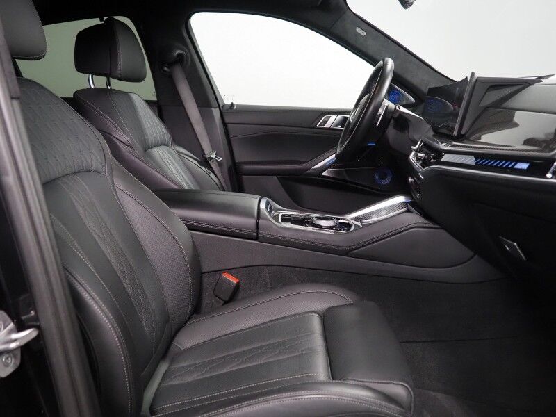 2024 BMW X6 M60i AWD *EXECUTIVE PKG, DRIVING ASSIST PRO, HEADS-UP DISPLAY, NAVIGATION, ADAPTIVE CRUISE, SAFETY ALERTS, 360 CAMERAS, PANO SKY LOUNGE ROOF, LEATHER, CLIMATE/MULTI-CONTOUR SEATS, HEATED STEERING, 22 INCH WHEELS, BOWERS & WILKINS Round Rock TX