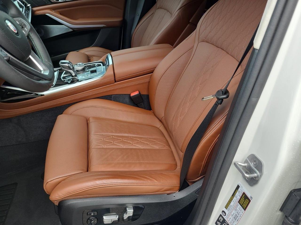 2024 BMW X7 ALPINA XB7 Bowers &amp; Wilkins Sound Second Row Captain's Chairs Portland OR