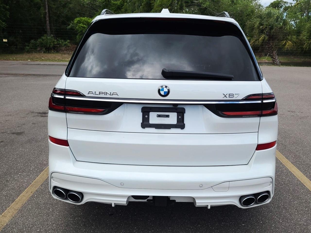 2024 BMW X7 ALPINA XB7 Bowers &amp; Wilkins Sound Second Row Captain's Chairs Portland OR