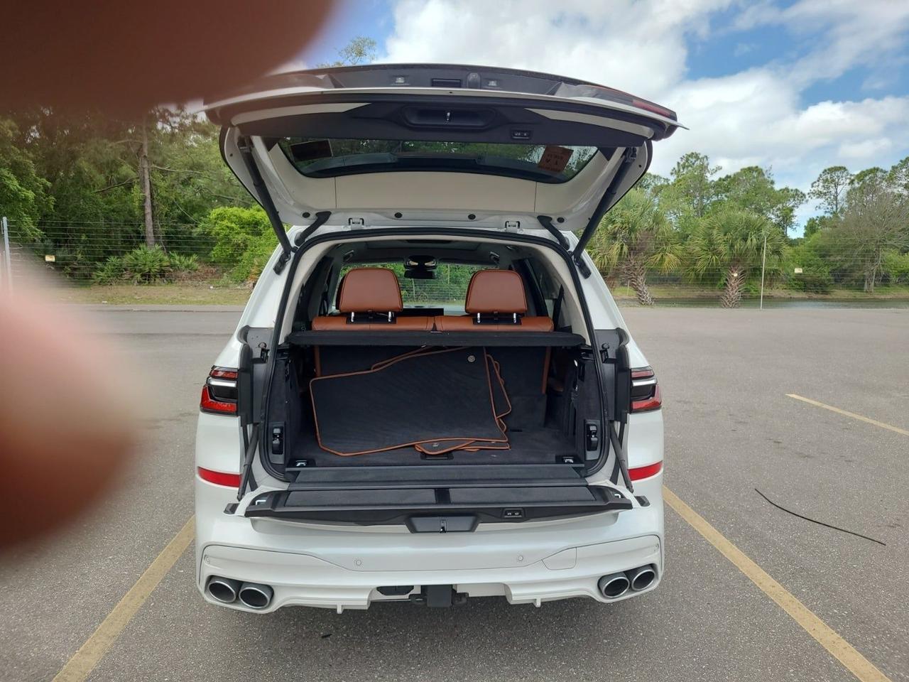 2024 BMW X7 ALPINA XB7 Bowers &amp; Wilkins Sound Second Row Captain's Chairs Portland OR